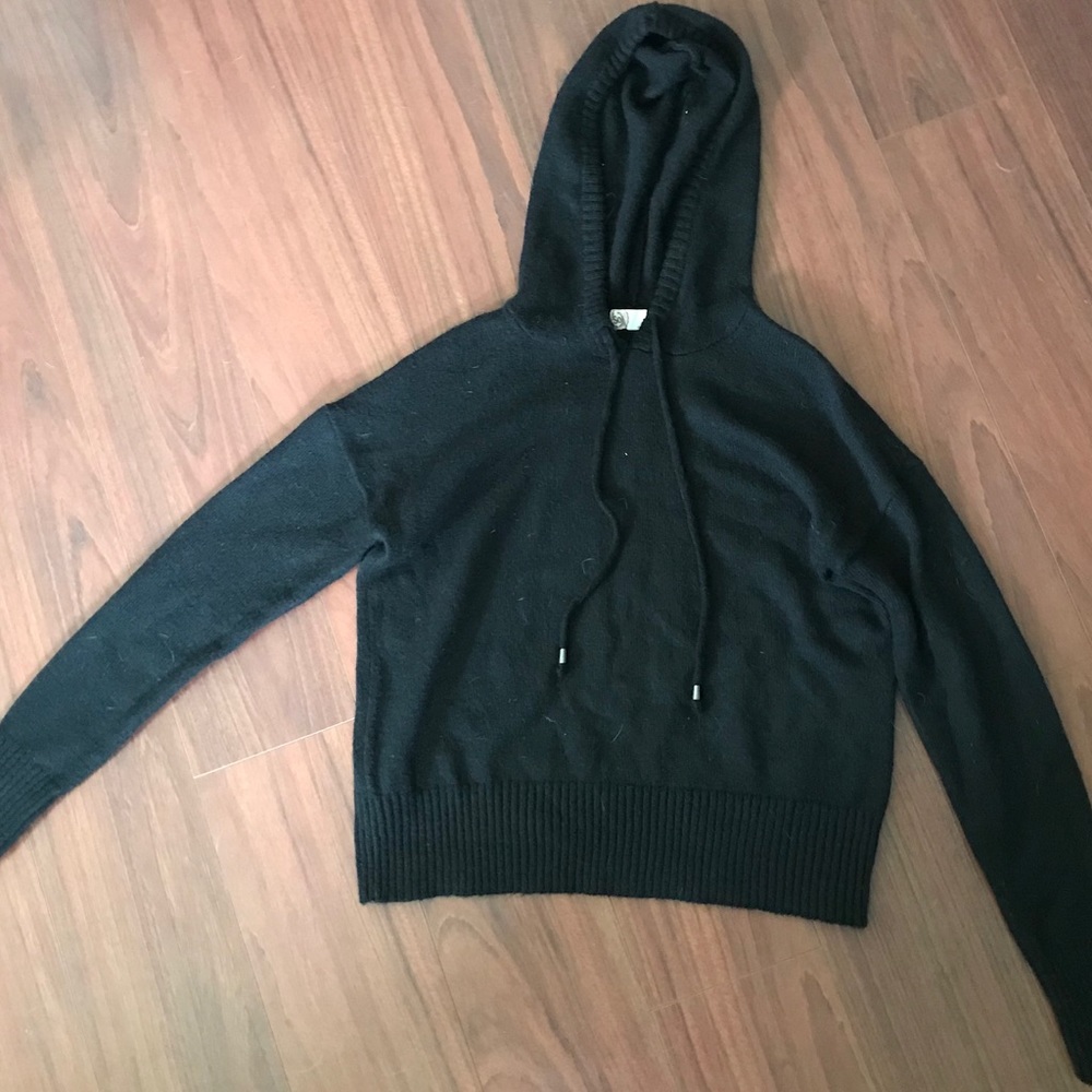 Cropped black hoodie juniors